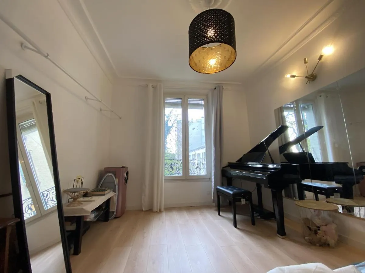Paris: Agreable Chambre D'Un Grand Createur 0*, Parigi Francia